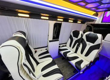 Микроавтобус Mercedes-Benz Sprinter W907 — фото №1 Микроавтобус Mercedes-Benz Sprinter W907 — фото №1