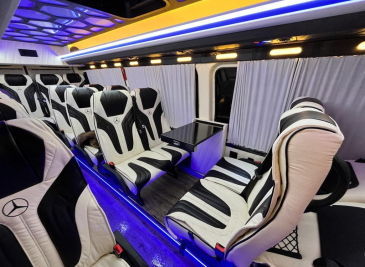 Микроавтобус Mercedes-Benz Sprinter W907 Микроавтобус Mercedes-Benz Sprinter W907